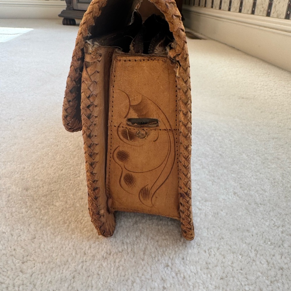 Vintage 1950s Flora Tooled Leather Bag - Picture 4 of 6